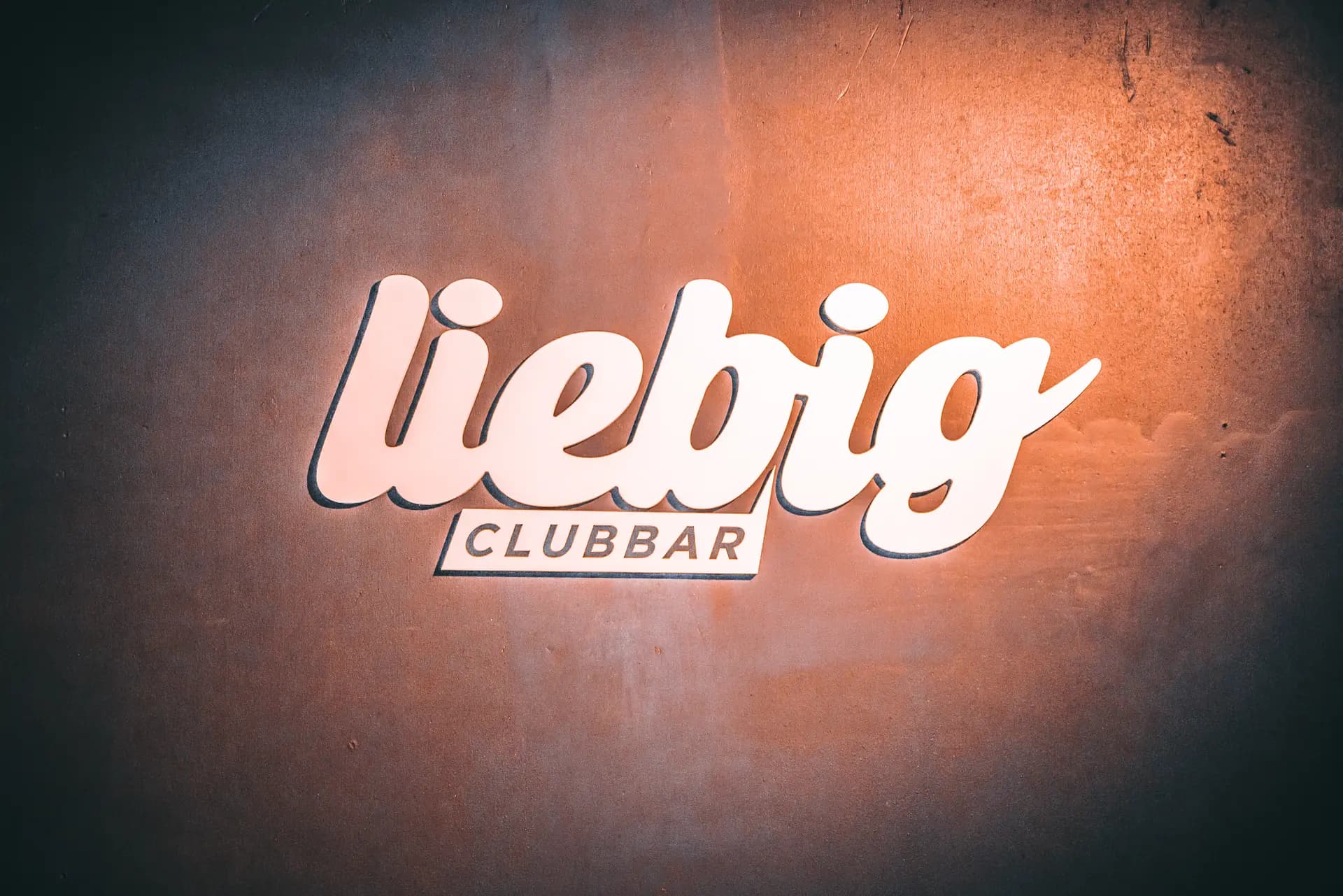 Liebig-Logo an der Wand